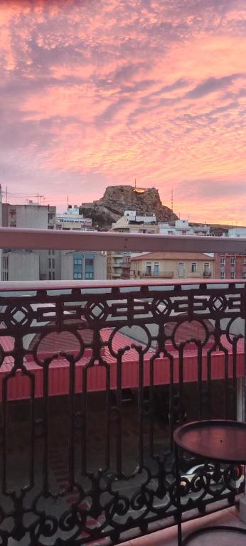 Room with private bathroom and balcony nearby the Mercado ...