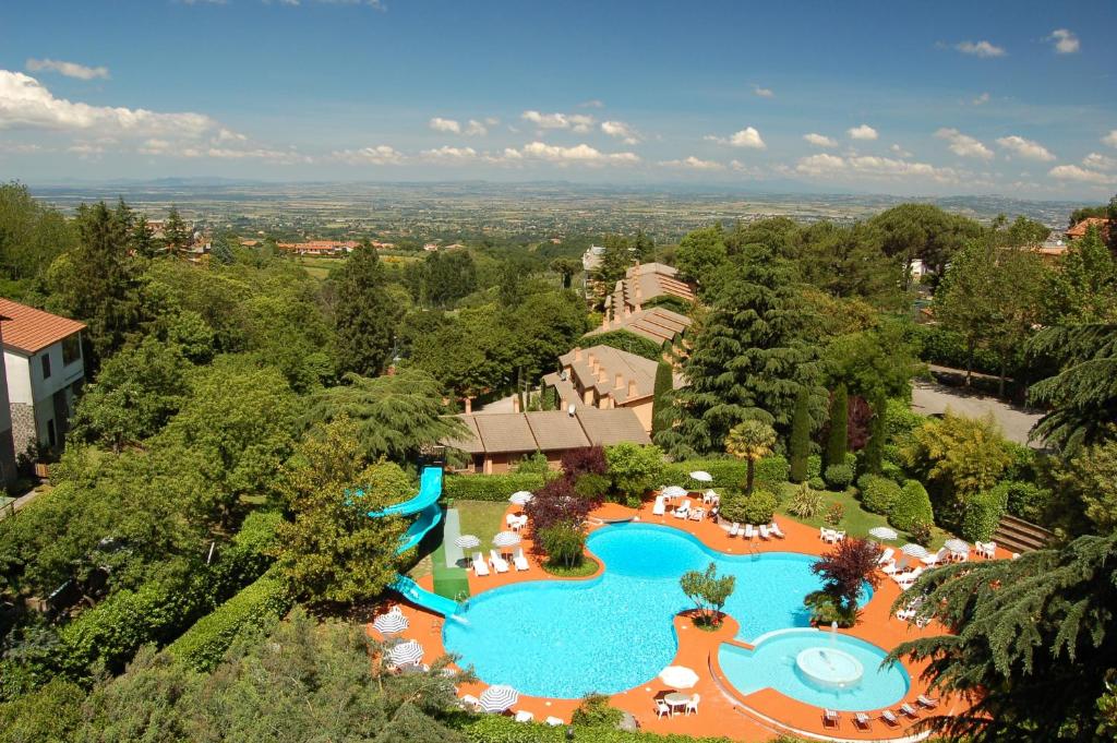 Bazén v ubytování Balletti Park Hotel nebo v jeho okolí