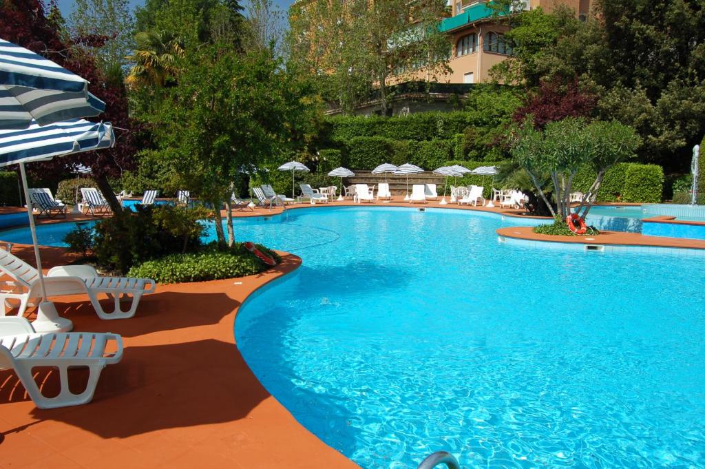 Bazén v ubytování Balletti Park Hotel nebo v jeho okolí