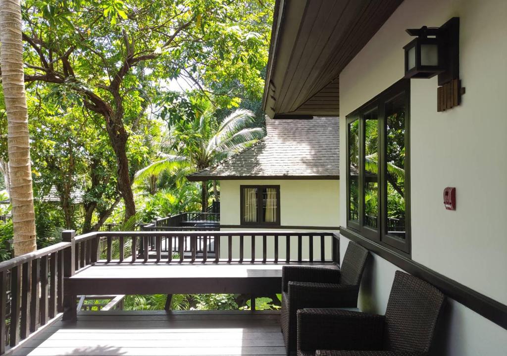 Phi Phi Holiday Resort, Leam Tong Beach - Bungalow Mit Gartenansicht