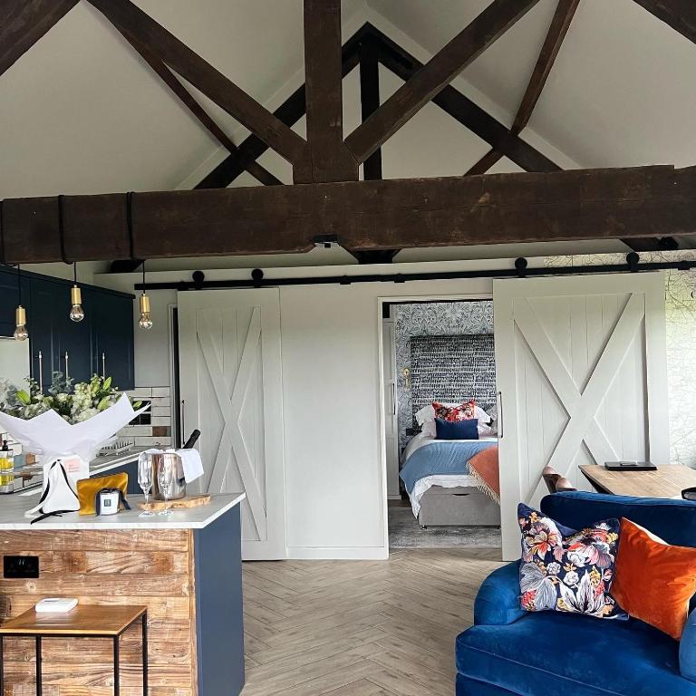 The Old Tractor Shed Luxury Barn Conversion with Private Hot Tub Garden