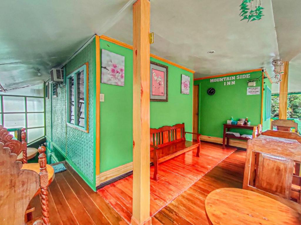 Zona d'estar a Mountain Side Inn