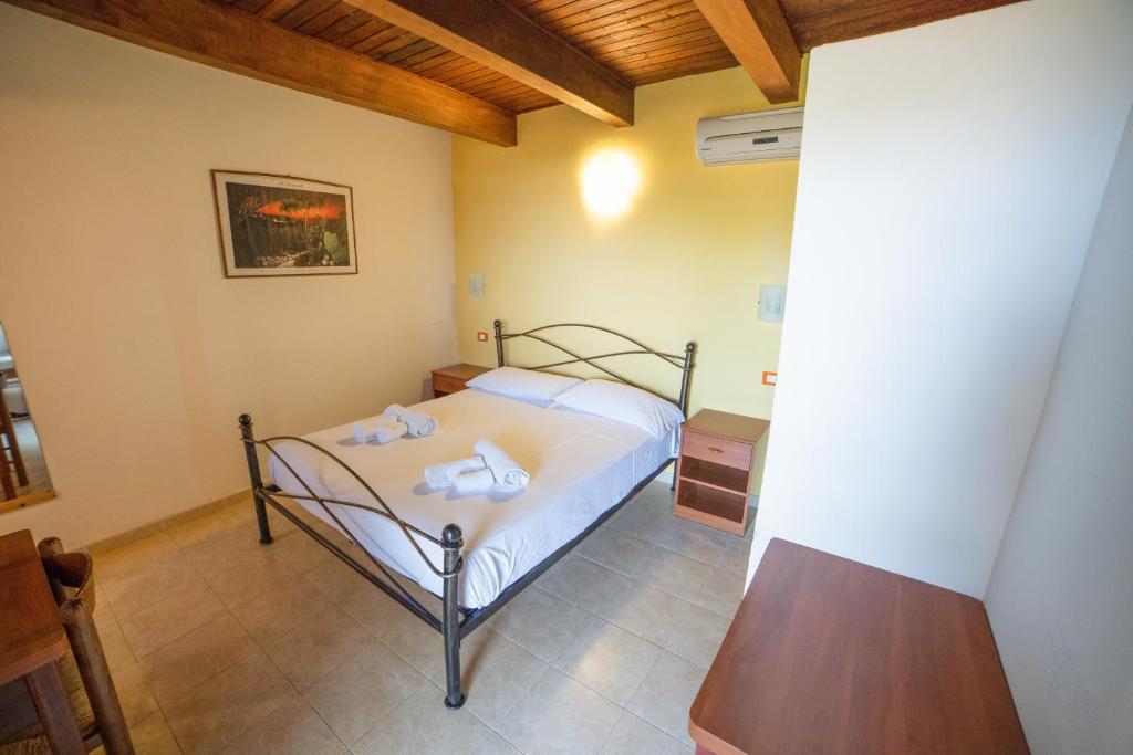 A bed or beds in a room at Residence New Paradise