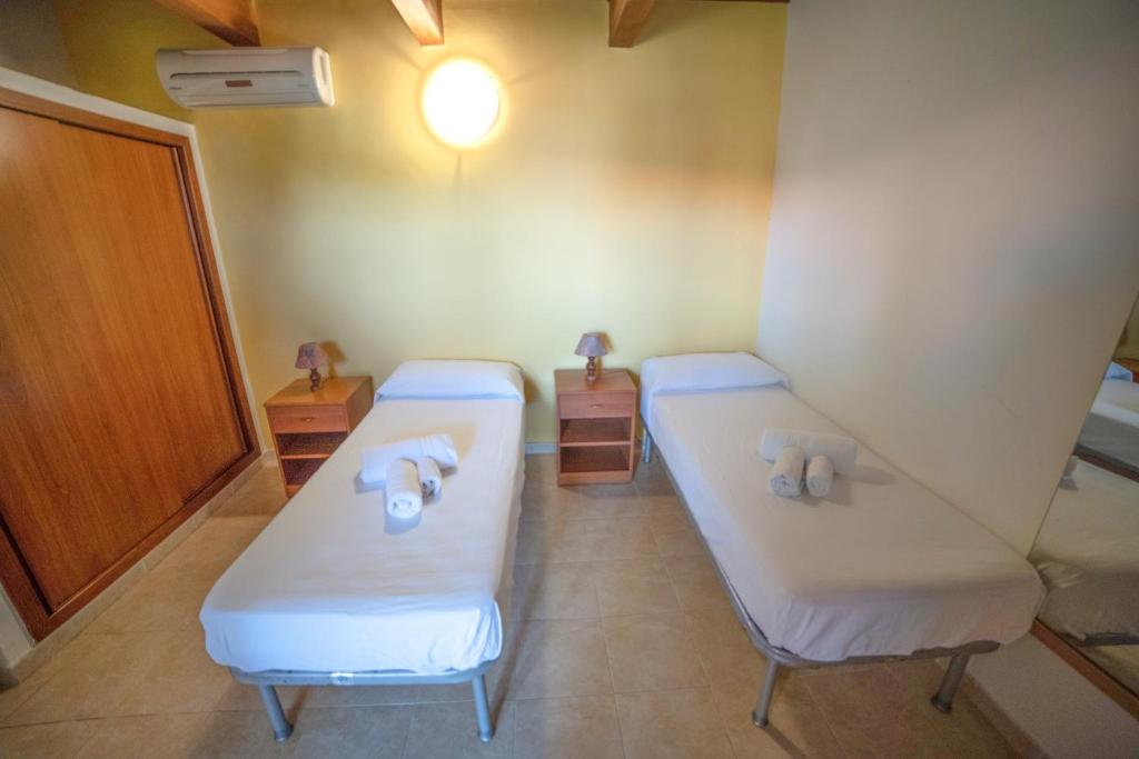 A bed or beds in a room at Residence New Paradise