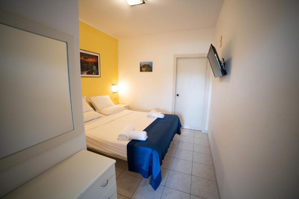 A bed or beds in a room at Residence New Paradise