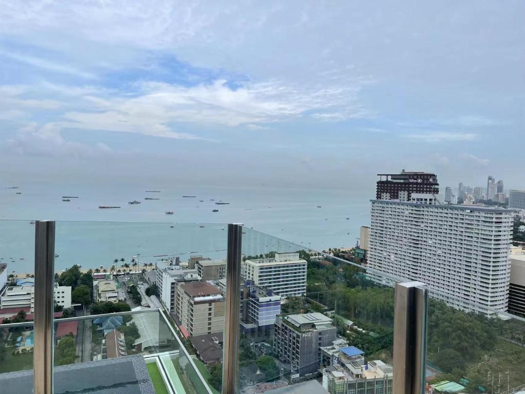 海景或在公寓看到的海景