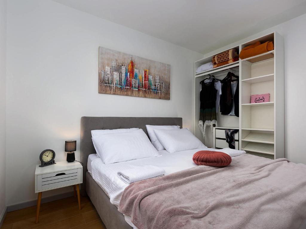 Postel nebo postele na pokoji v ubytování Luxury Apartment Vabriga