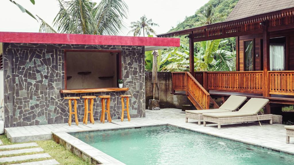 Kolam renang di atau dekat dengan Madaira Villa Senggigi