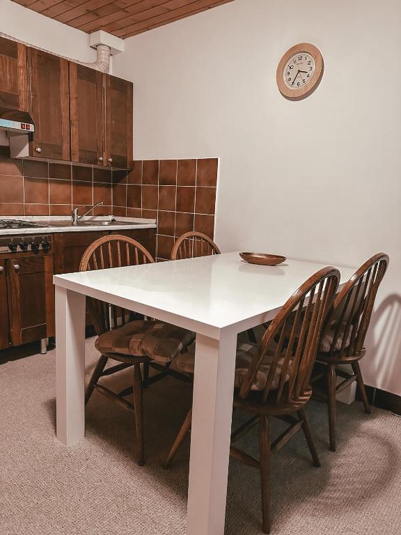 Kuchyň nebo kuchyňský kout v ubytování Apartment HM