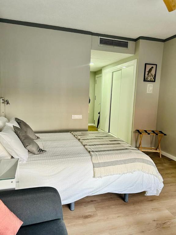 A bed or beds in a room at Home Triana