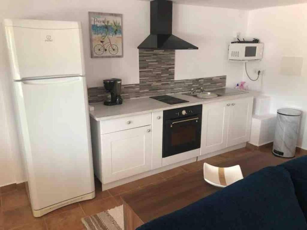 Kuchyňa alebo kuchynka v ubytovaní 'Coll de Rates' Beautiful 1-Bed Apartment