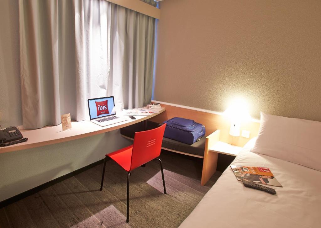 Postel nebo postele na pokoji v ubytování Ibis Auray