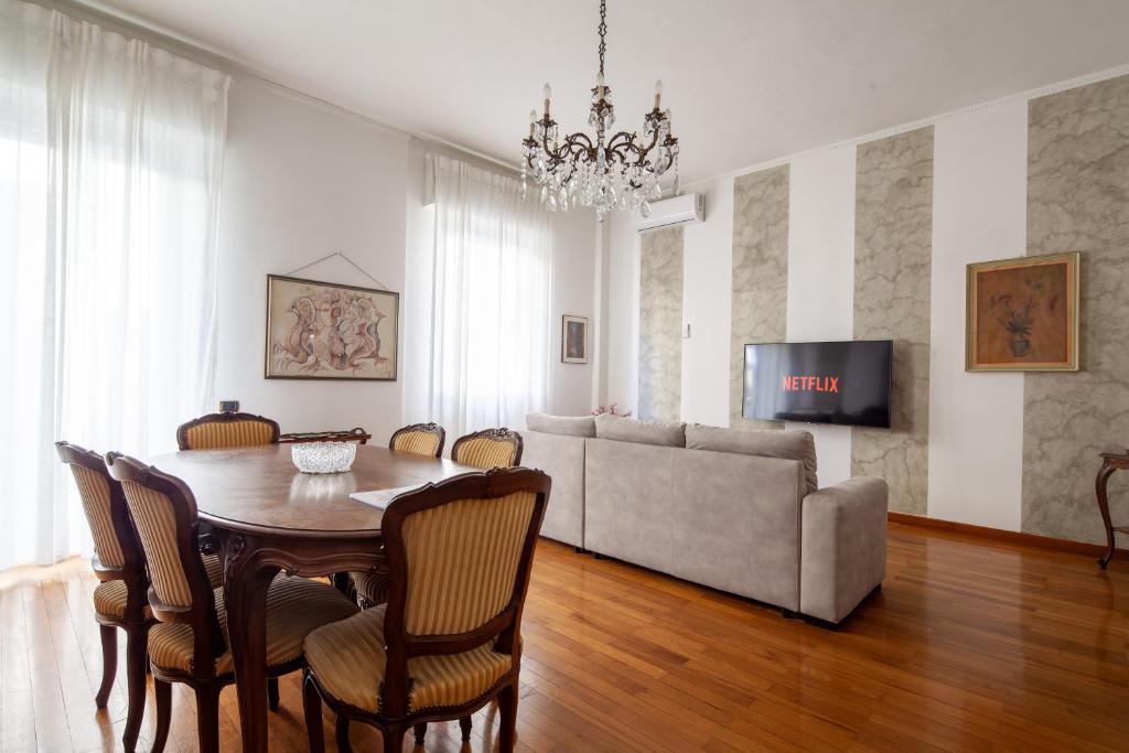 a living room with a table and a couch at La Spezia Holidays in La Spezia