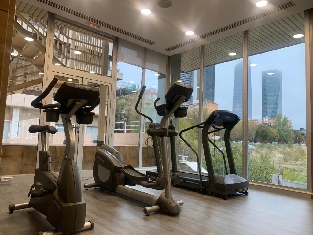 Posilňovňa alebo fitness centrum v ubytovaní Hotel Madrid Chamartín, Affiliated by Meliá