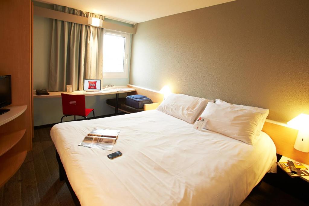 Postel nebo postele na pokoji v ubytování Ibis Auray