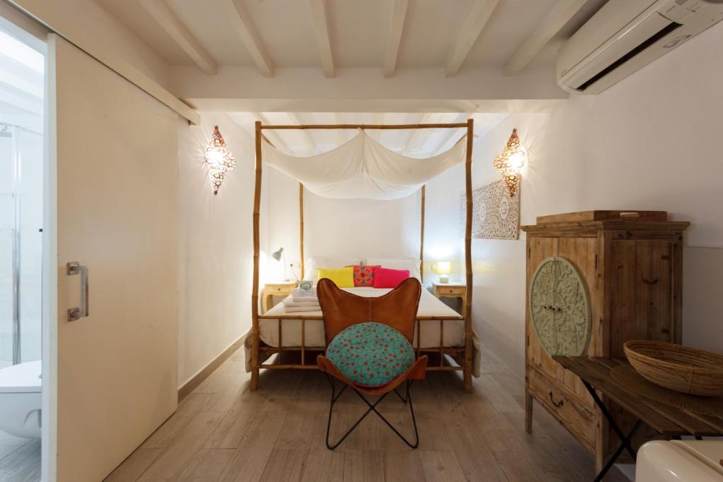 a room with a bed and a table and a chair at Casa Catalina in Palma de Mallorca