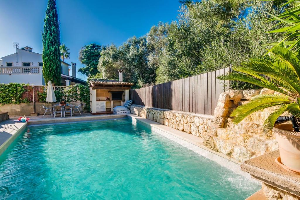Bazén v ubytování Ideal Property Mallorca - Can Jaume nebo v jeho okolí
