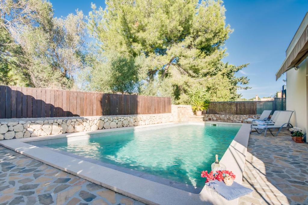 Bazén v ubytování Ideal Property Mallorca - Can Jaume nebo v jeho okolí
