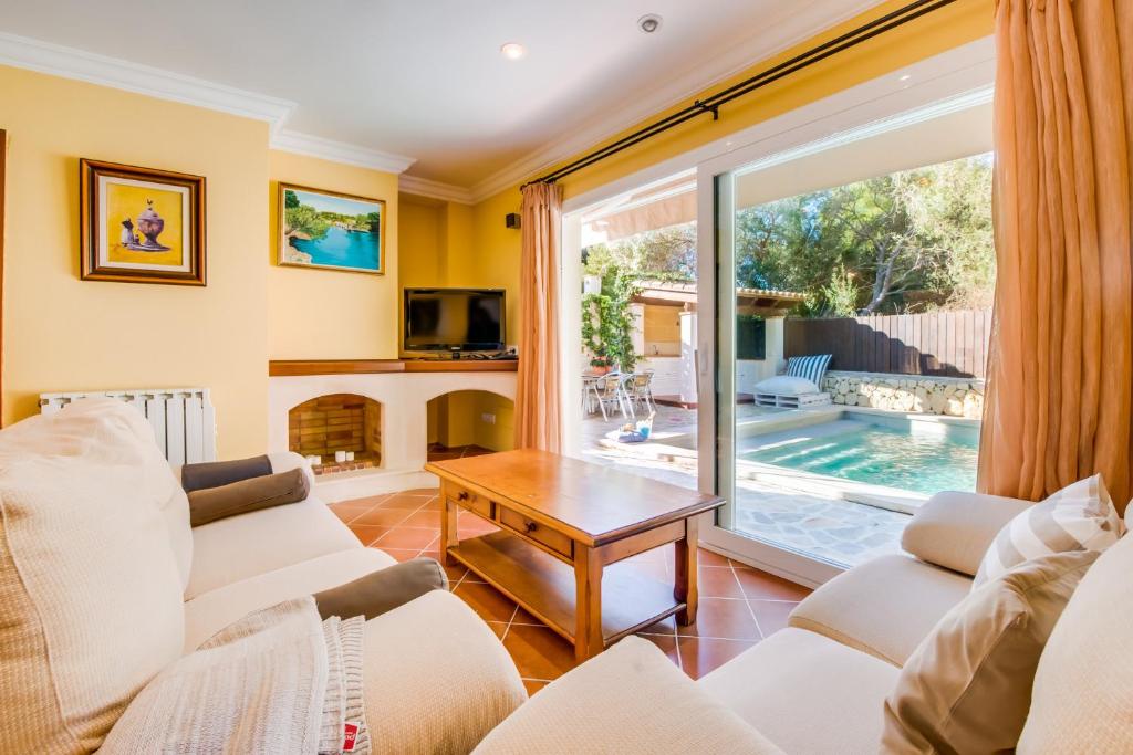 Bazén v ubytování Ideal Property Mallorca - Can Jaume nebo v jeho okolí