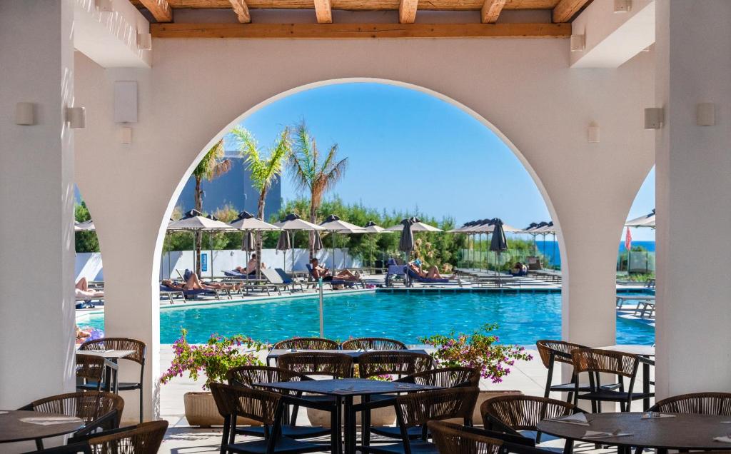 The swimming pool at or close to Blue Sea Island