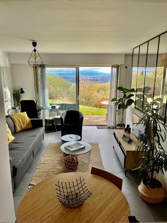 Posedenie v ubytovaní Chez Isa, loft 55m2, jardin, vue, parking, entrée autonome