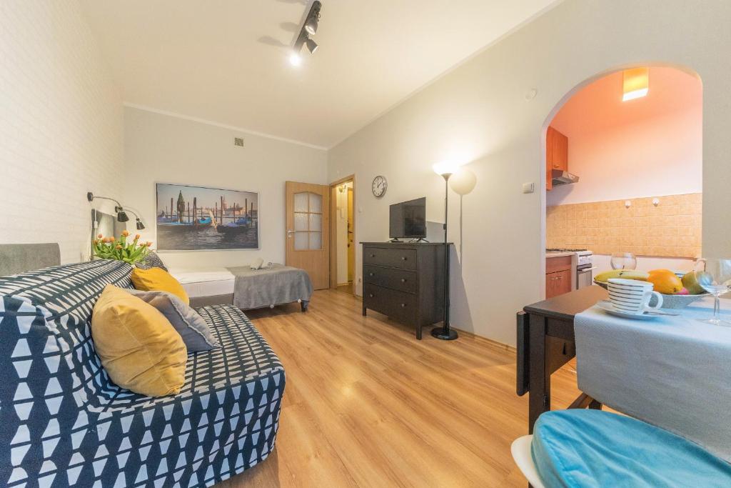 Televízia a/alebo spoločenská miestnosť v ubytovaní Apartamenty Przytulne z balkonem, 150m od dworca Gdańsk Główny