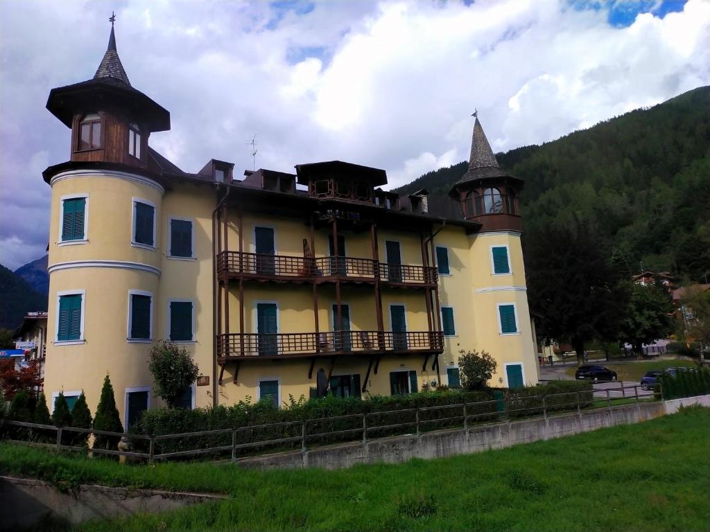 a castle with turrets on top of a building at Appartamento gaiulin in Pinzolo