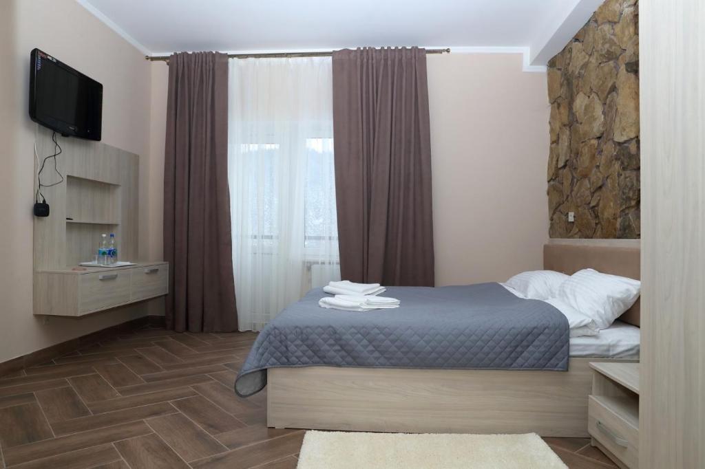 Postel nebo postele na pokoji v ubytování Lastivka Guest House