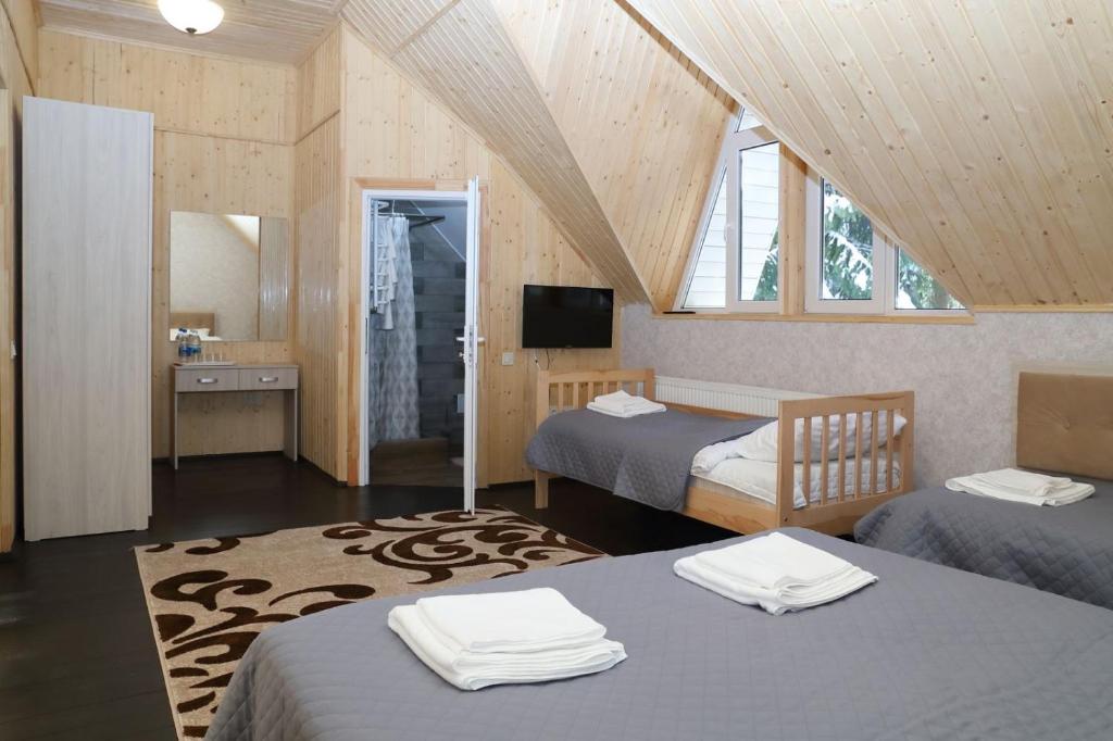 Postel nebo postele na pokoji v ubytování Lastivka Guest House
