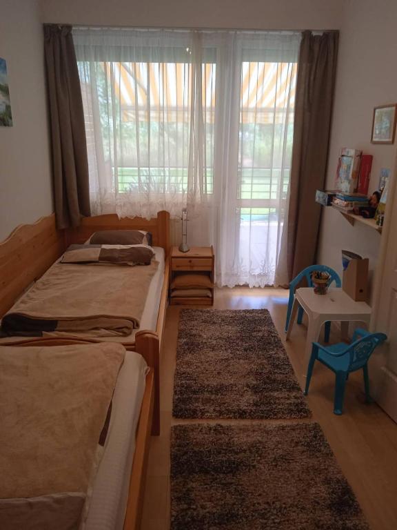 Postel nebo postele na pokoji v ubytování Csiribá Apartman
