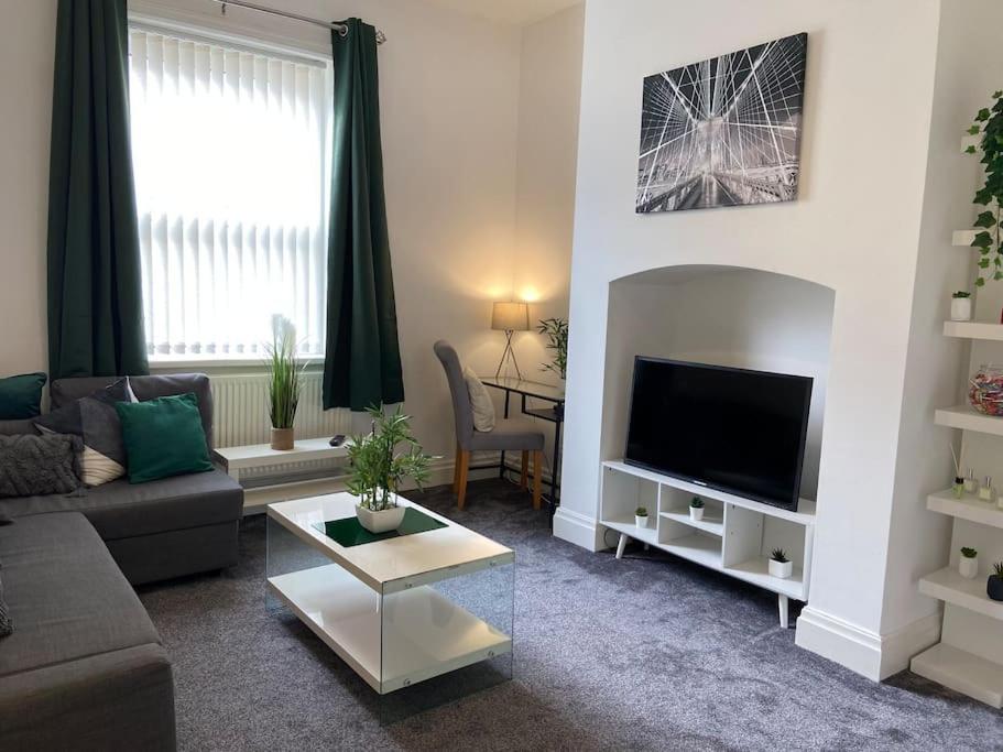 NEW, GF beach apartment St Annes on sea, sleeps 4 (GB Lytham St Annes