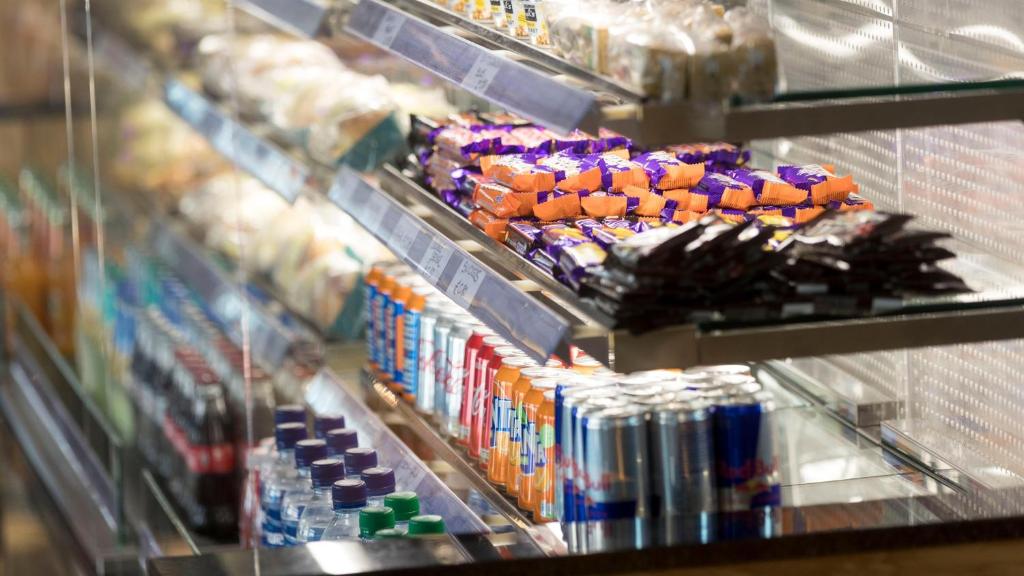 Supermarket nebo jiné obchody v  hotelu nebo okolí
