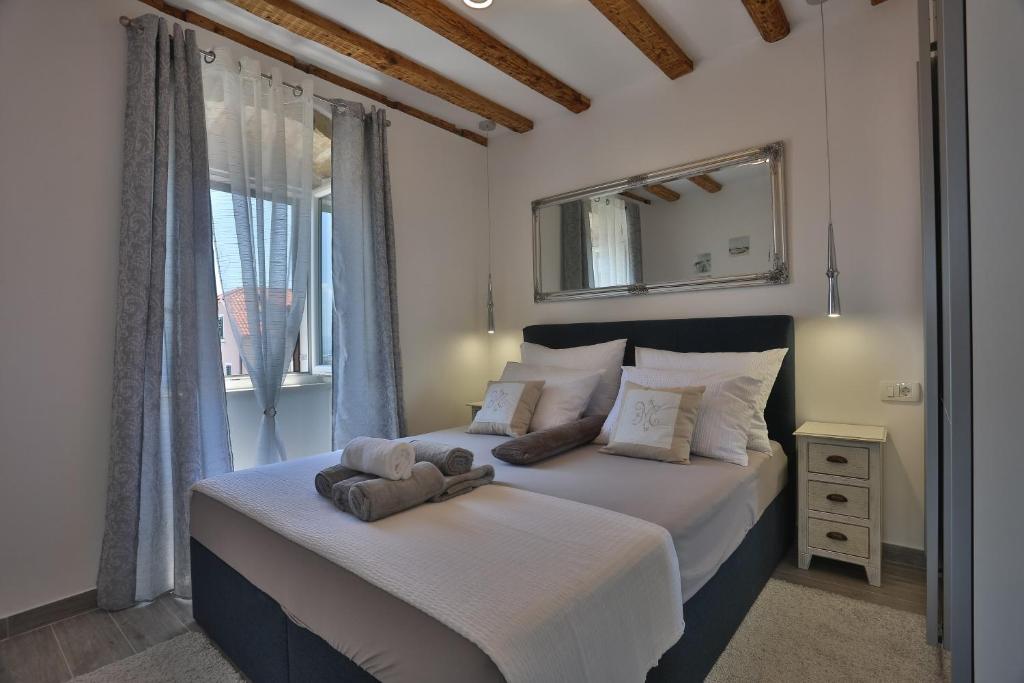 Apartments Angela with Old Town view - 19