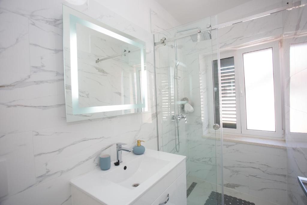 Apartments Angela with Old Town view - 5