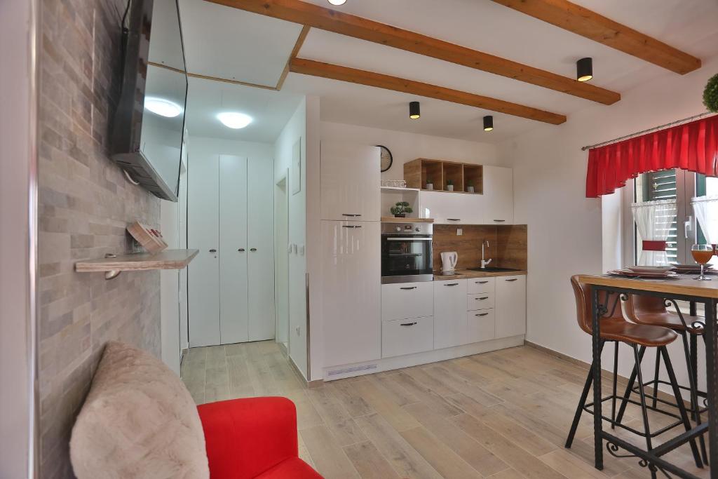 Apartments Angela with Old Town view - 10