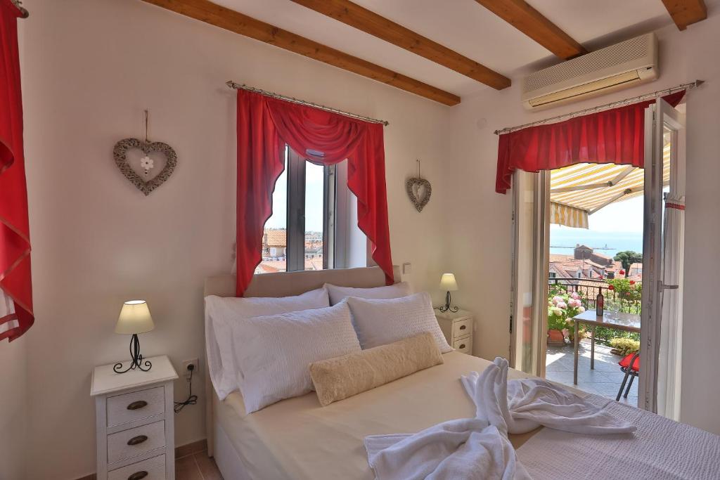 Apartments Angela with Old Town view - 1