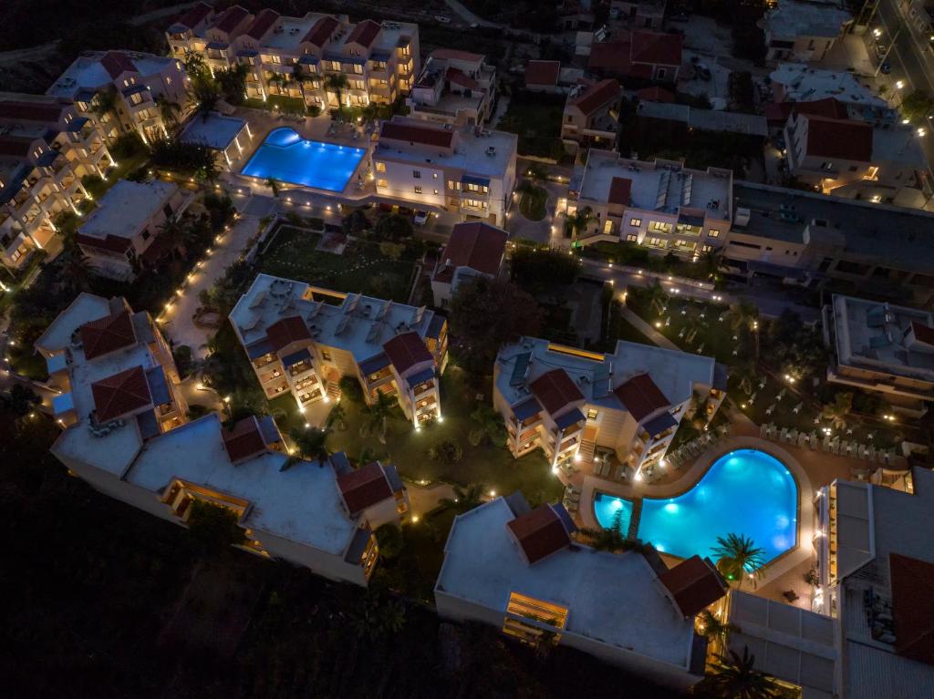 Bazén v ubytování Creta Palm Resort Hotel & Apartments nebo v jeho okolí