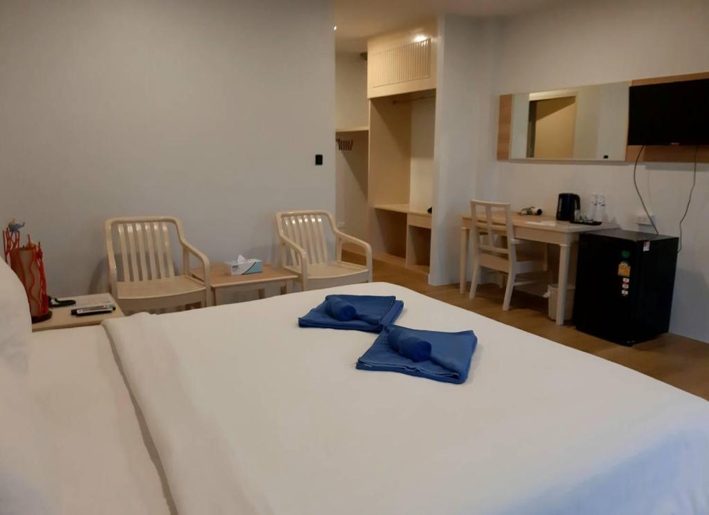 TV a/nebo společenská místnost v ubytování Karon Living Room - SHA Plus