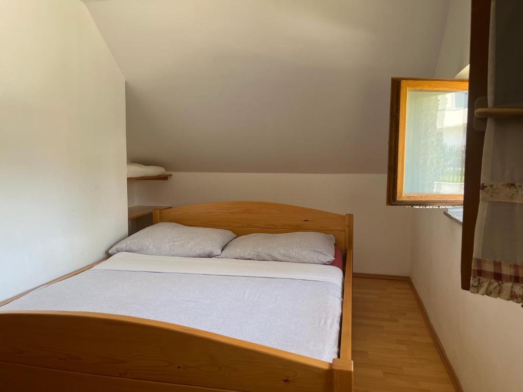Postel nebo postele na pokoji v ubytování Holiday Home Dobrotin