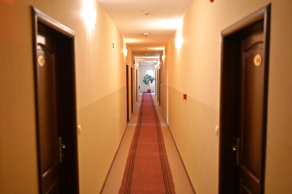 a long corridor with a red carpet in a hallway at Motel Atlantis in Prijedor