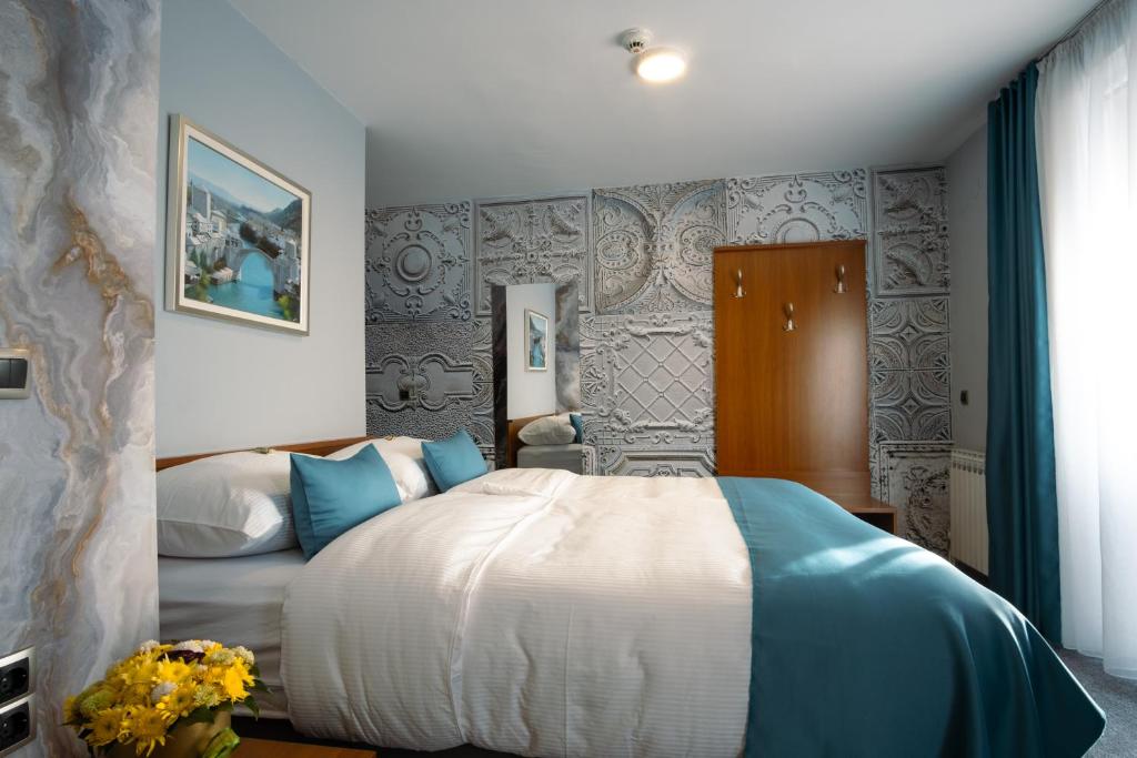 Postel nebo postele na pokoji v ubytování Hotel Villa Harmony - Free Parking