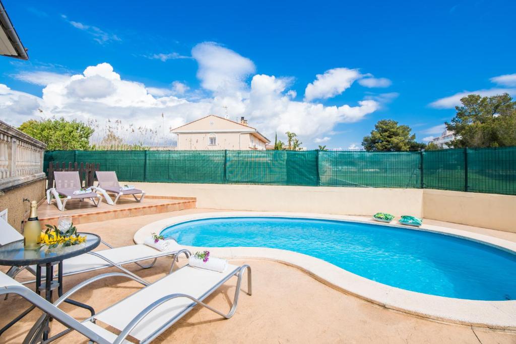 Bazén v ubytování Ideal Property Mallorca - Villa Corb Mari nebo v jeho okolí