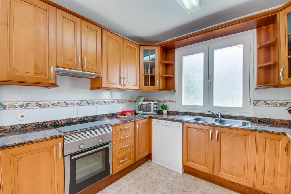 Kuchyň nebo kuchyňský kout v ubytování Ideal Property Mallorca - Villa Corb Mari