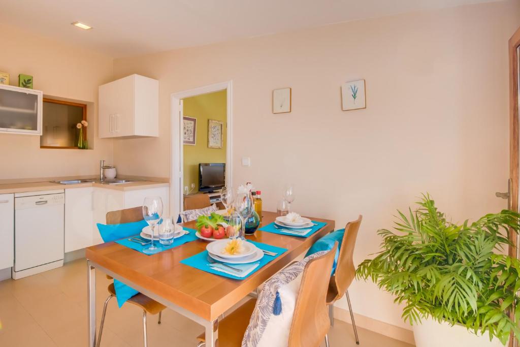 Kuchyň nebo kuchyňský kout v ubytování Ideal Property Mallorca - Binibonaire 2 PAX