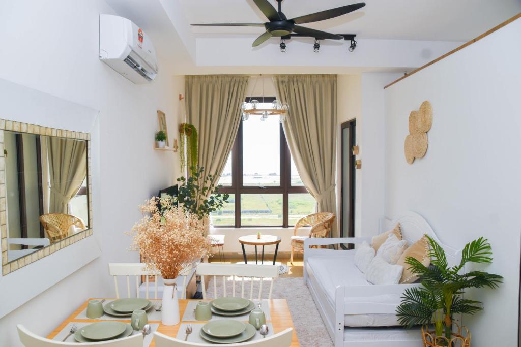 Χώρος καθιστικού στο Seabreeze Seaview Super Cosy Stay Bali Residence