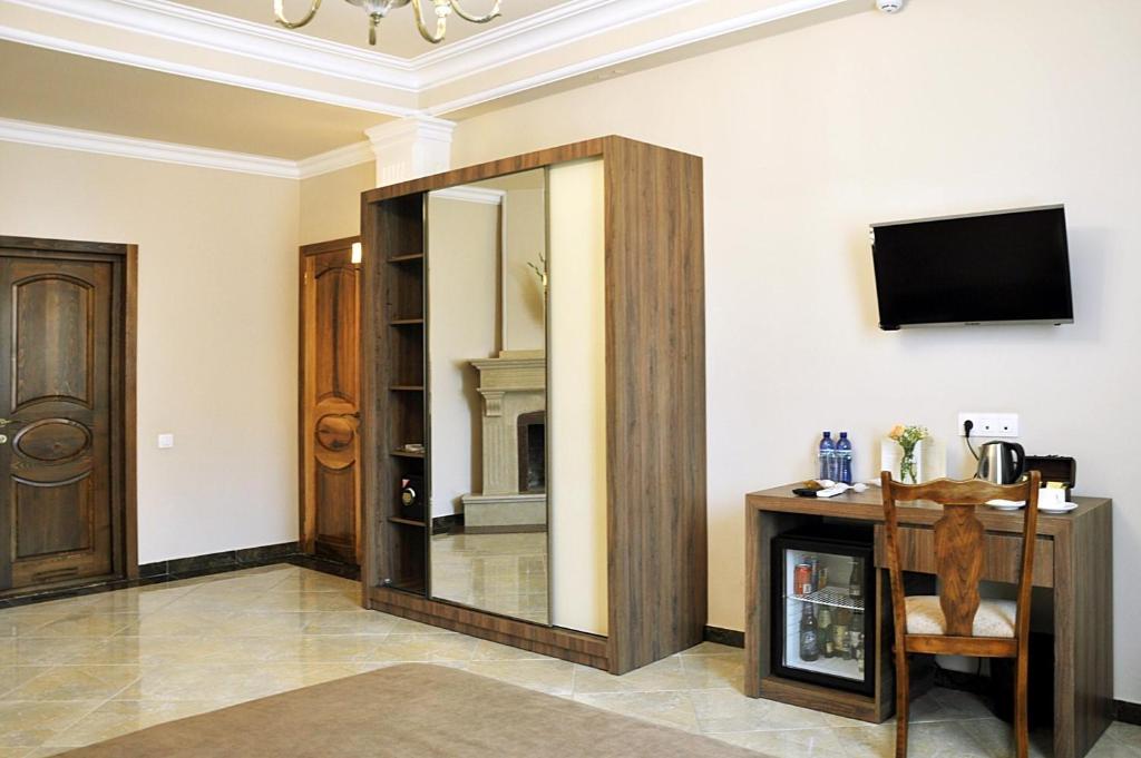 TV a/nebo společenská místnost v ubytování Hotel Gremi Tbilisi