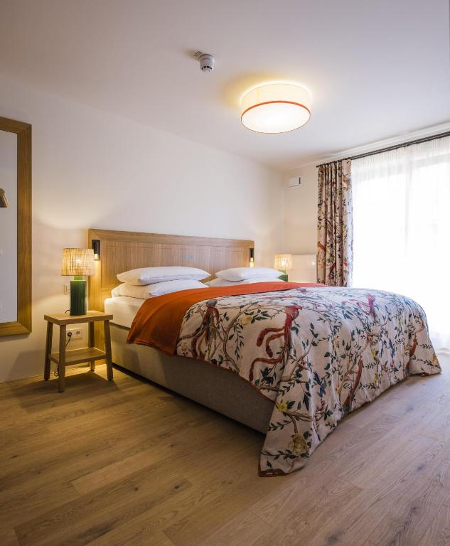 Postel nebo postele na pokoji v ubytování Bachmair Weissach See-Apartments