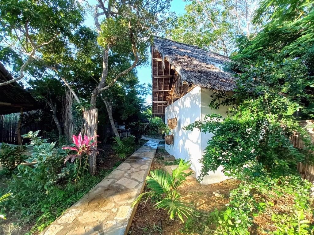 Zahrada ubytování Watamu Beach Cottages B&B