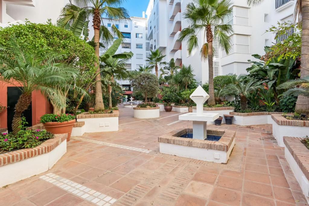 Zahrada ubytování Modern Apartment - 2 Bedrooms, Beachside - Puerto Banús