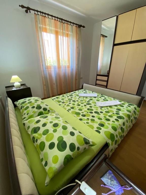 Posteľ alebo postele v izbe v ubytovaní Spacious And Bright Two Bedroom Apartment With Outdoor Area
